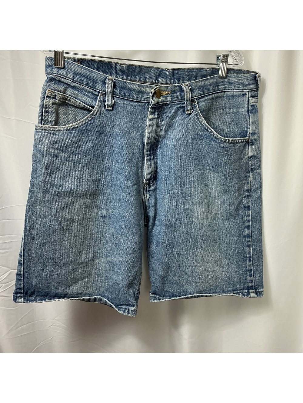 Wrangler Authentic Jeans Men’s 34 Relaxed Fit Denim Shorts Light Wash Jorts